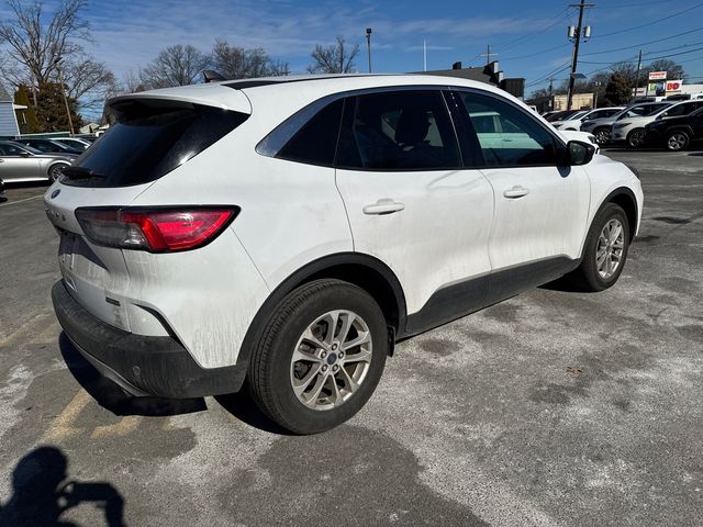 2022 Ford Escape Hybrid SE