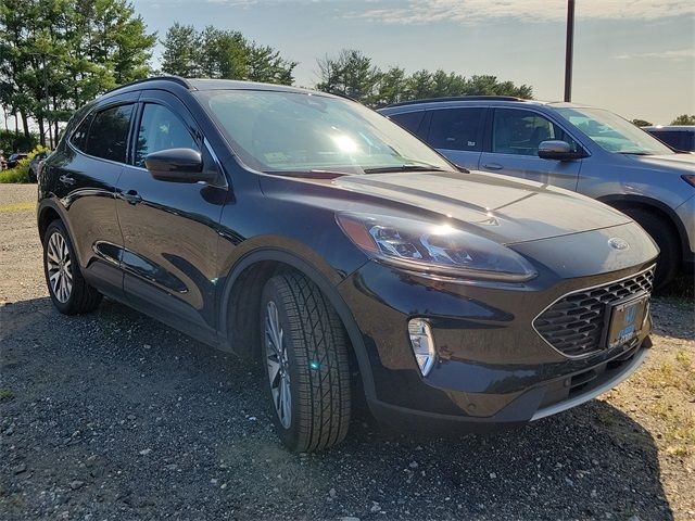 2022 Ford Escape Hybrid Titanium