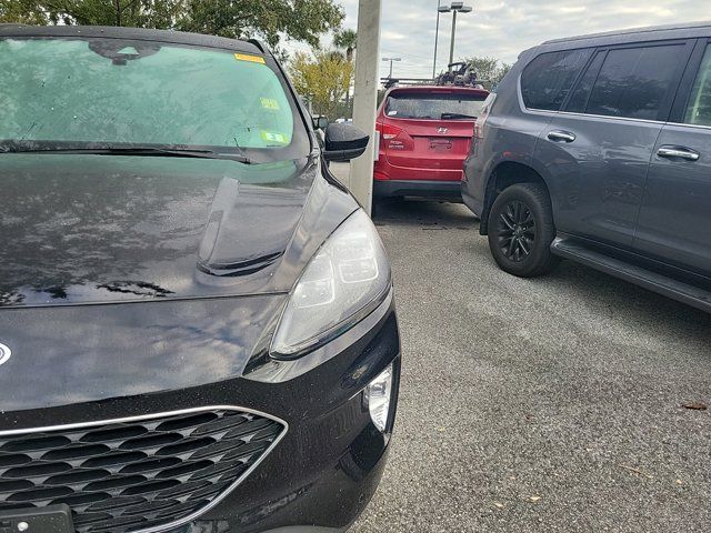 2022 Ford Escape Hybrid Titanium