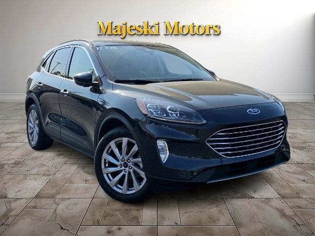 2022 Ford Escape Hybrid Titanium