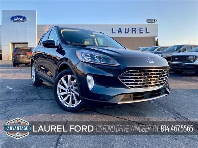 2022 Ford Escape Hybrid Titanium