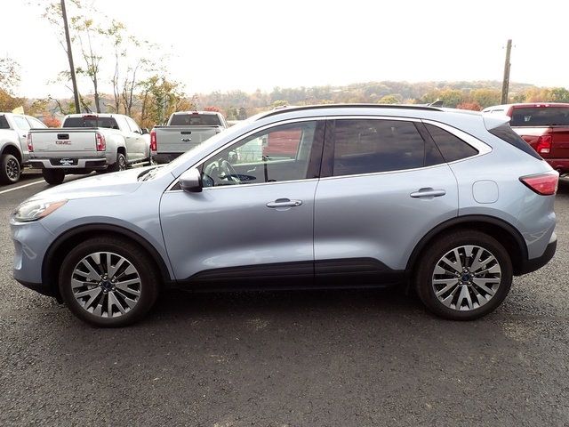 2022 Ford Escape Hybrid Titanium