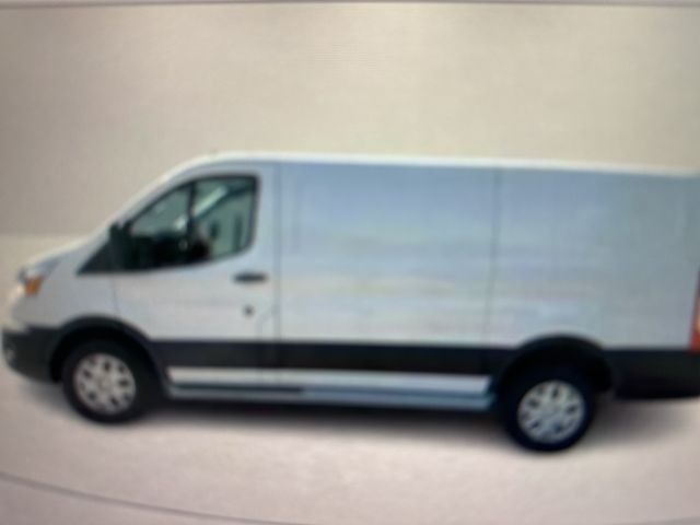 2022 Ford Transit Base