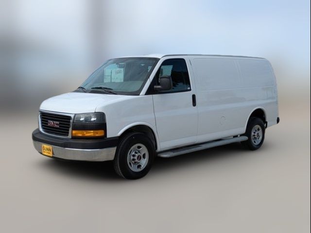 2022 GMC Savana Base