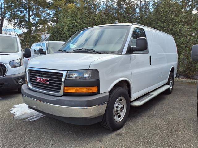 2022 GMC Savana Base