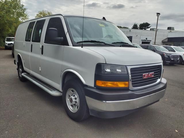 2022 GMC Savana Base