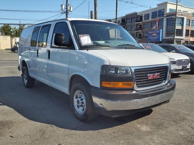 2022 GMC Savana Base