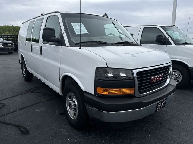 2022 GMC Savana Base