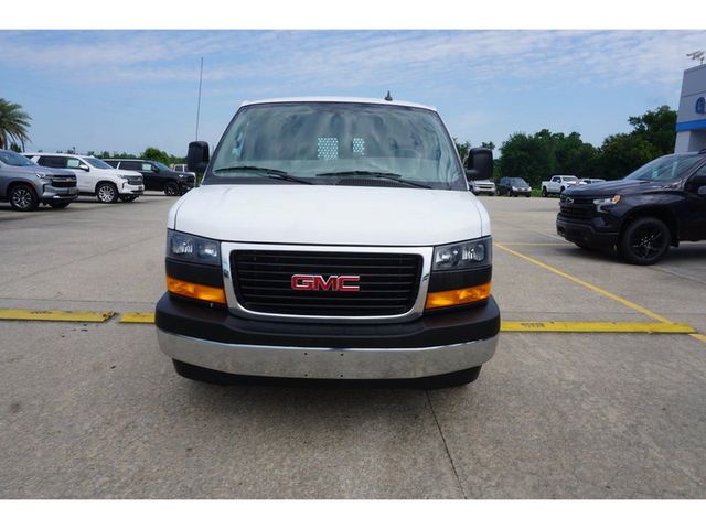 2022 GMC Savana Base