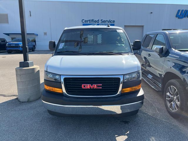 2022 GMC Savana Base