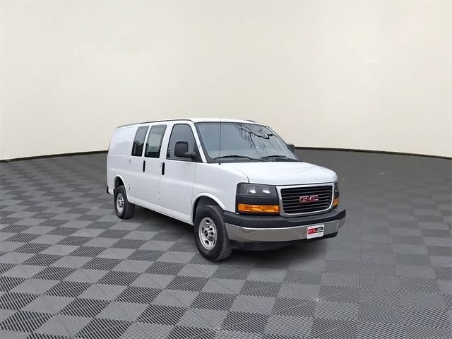 2022 GMC Savana Base