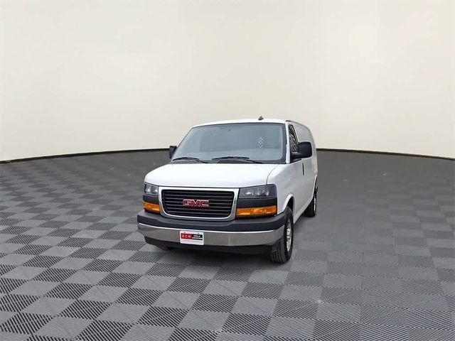 2022 GMC Savana Base