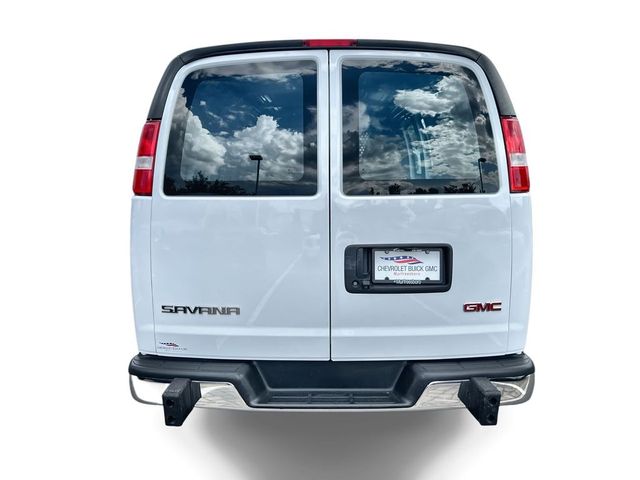 2022 GMC Savana Base