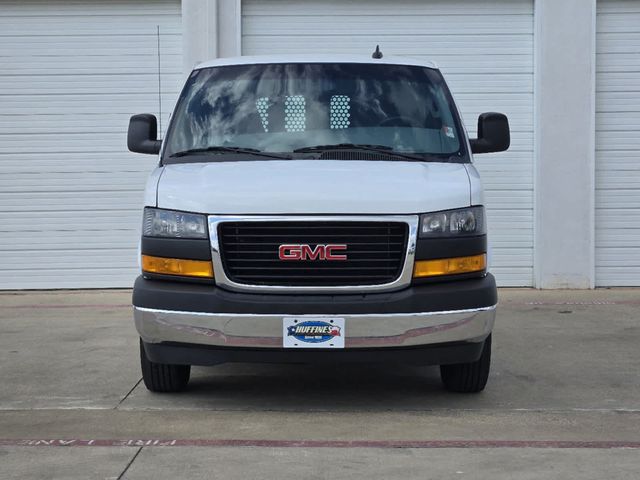 2022 GMC Savana Base