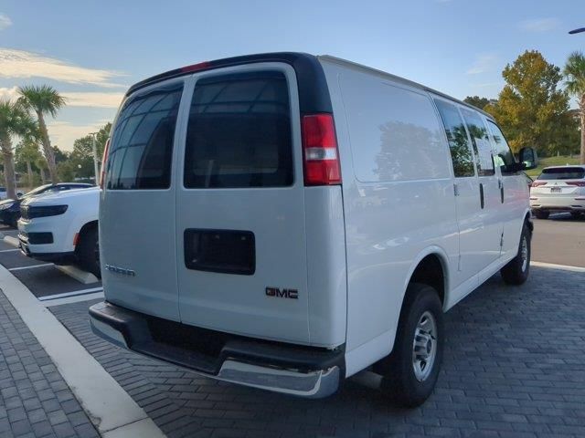 2022 GMC Savana Base