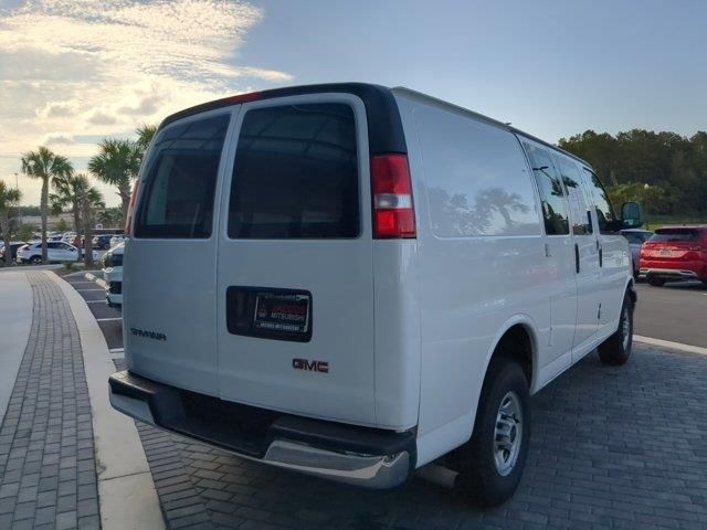 2022 GMC Savana Base