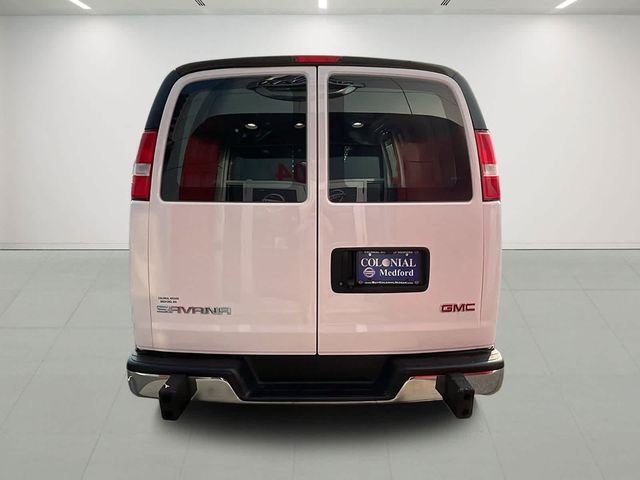 2022 GMC Savana Base