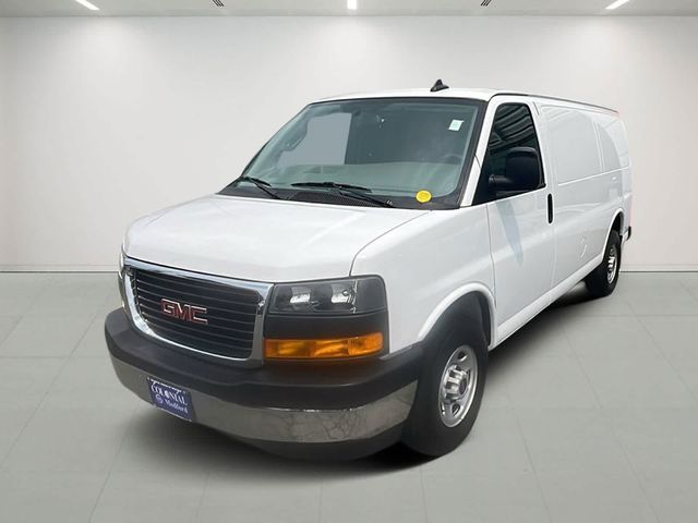 2022 GMC Savana Base