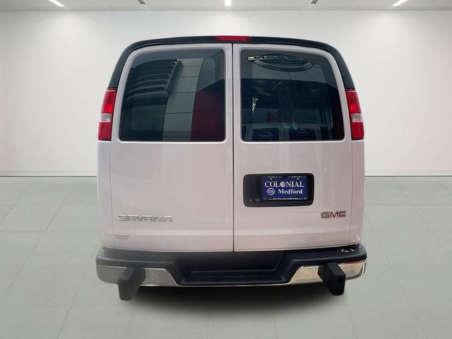 2022 GMC Savana Base