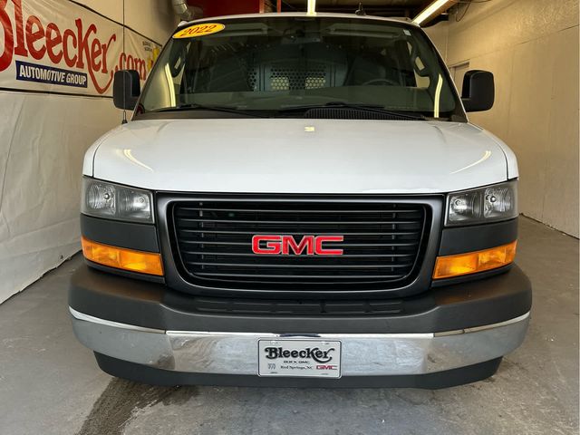 2022 GMC Savana Base