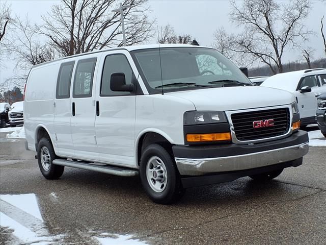 2022 GMC Savana Base