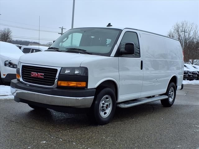 2022 GMC Savana Base