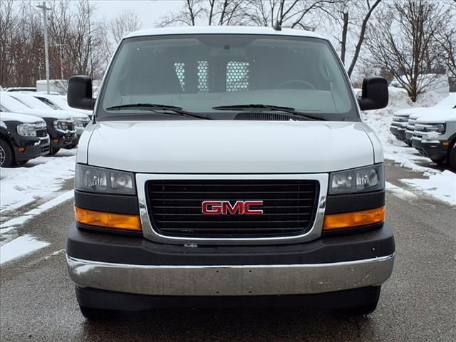 2022 GMC Savana Base