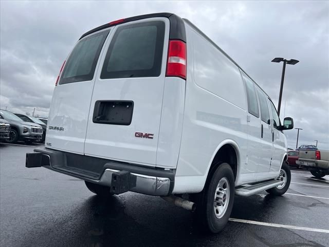 2022 GMC Savana Base