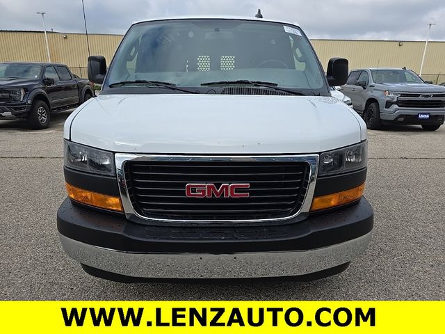 2022 GMC Savana Base