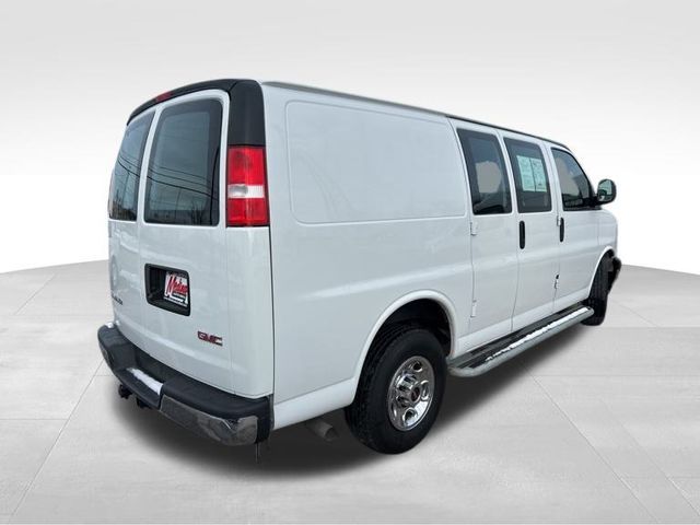 2022 GMC Savana Base