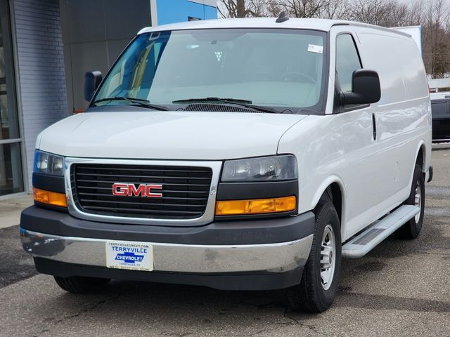 2022 GMC Savana Base