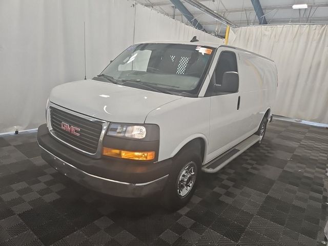 2022 GMC Savana Base