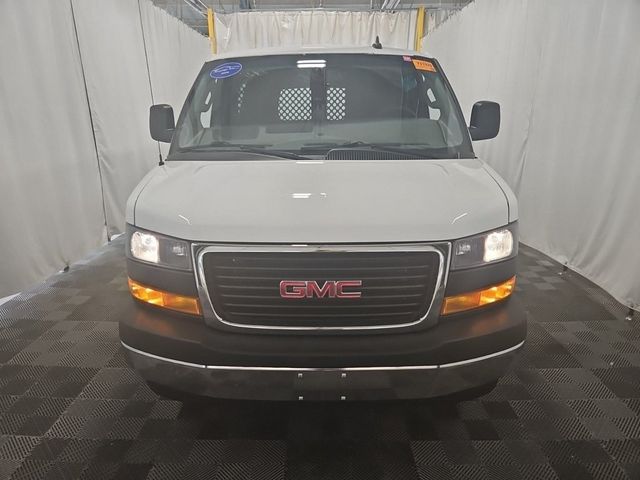 2022 GMC Savana Base