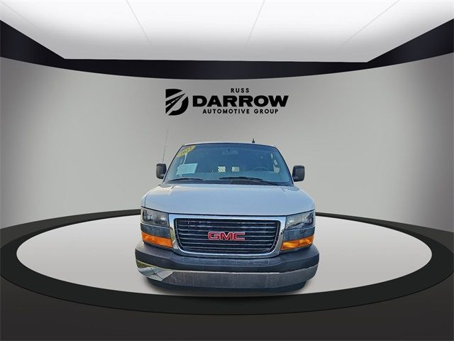 2022 GMC Savana Base