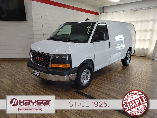 2022 GMC Savana Base