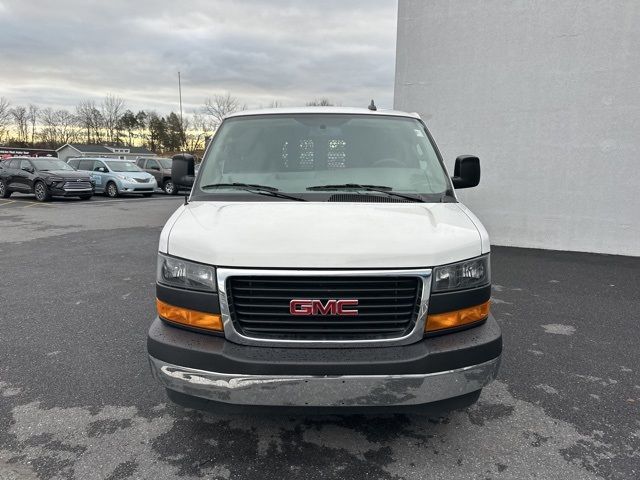 2022 GMC Savana Base