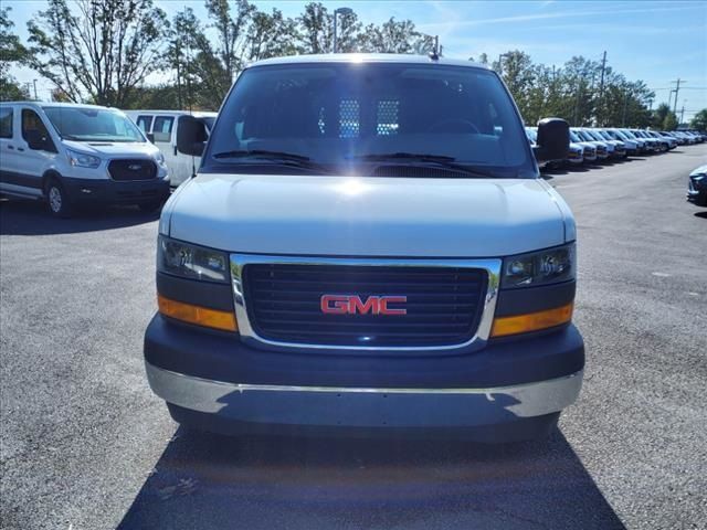 2022 GMC Savana Base