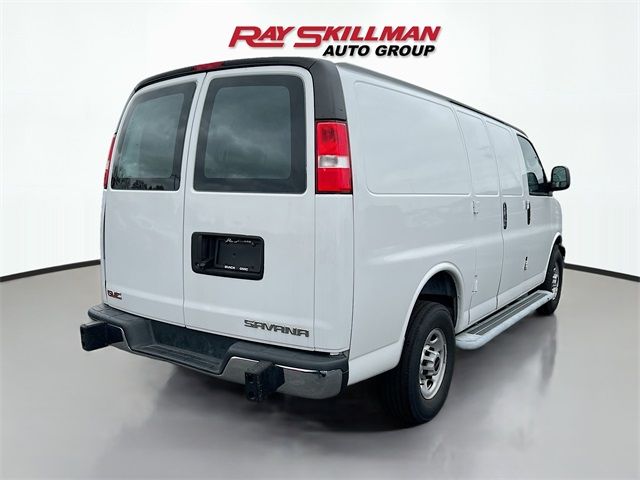 2022 GMC Savana Base