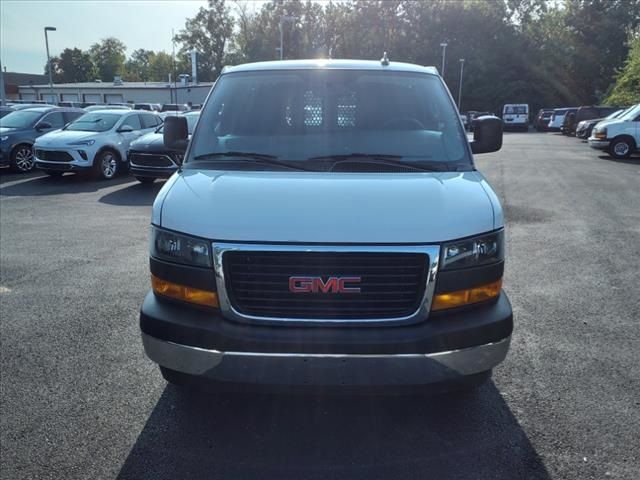 2022 GMC Savana Base