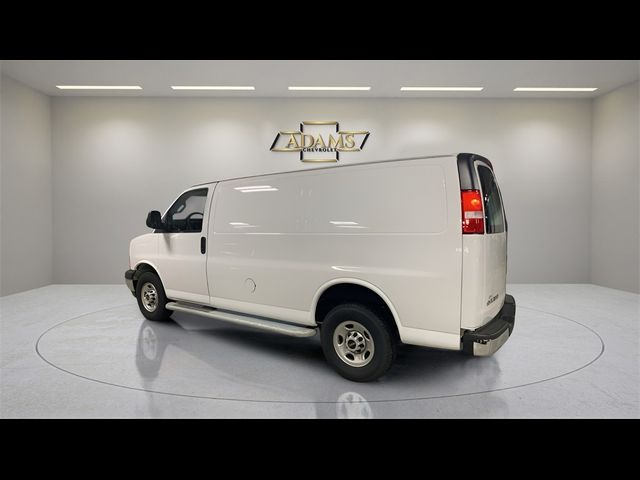 2022 GMC Savana Base