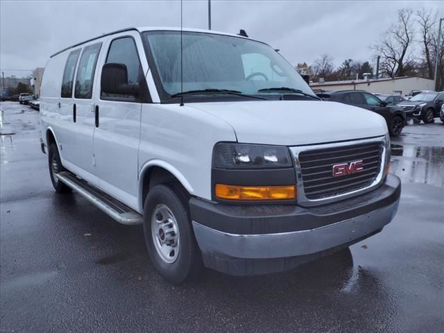 2022 GMC Savana Base