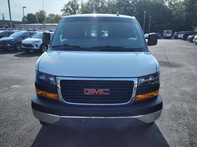 2022 GMC Savana Base