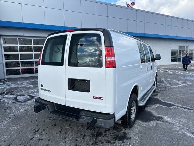 2022 GMC Savana Base