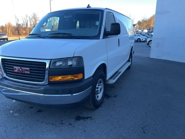 2022 GMC Savana Base