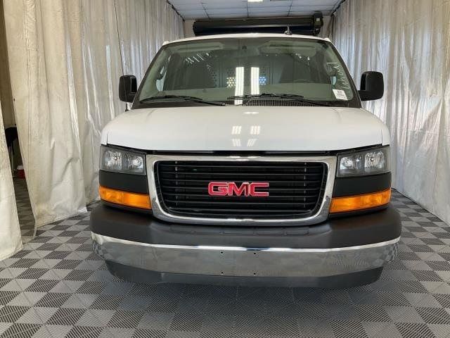 2022 GMC Savana Base