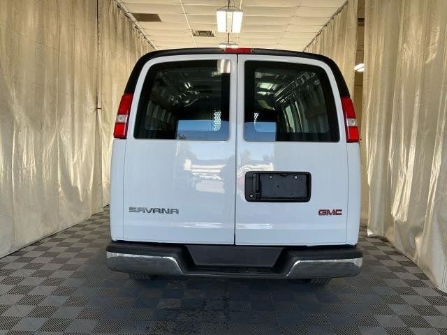 2022 GMC Savana Base