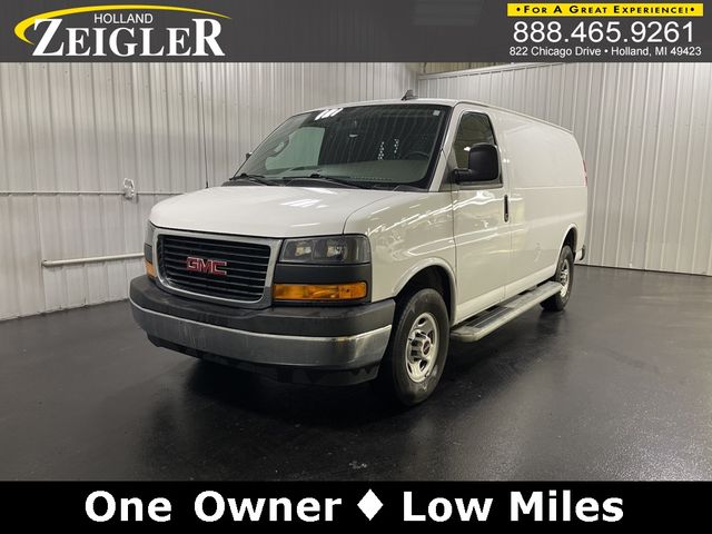 2022 GMC Savana Base