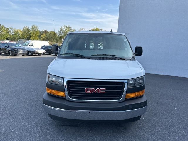 2022 GMC Savana Base