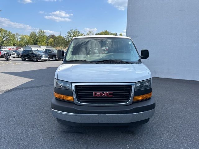 2022 GMC Savana Base