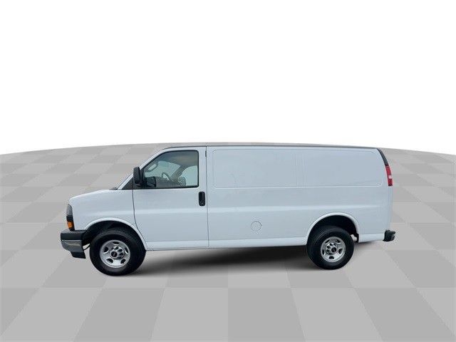 2022 GMC Savana Base